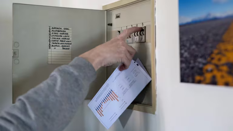 El electrodoméstico que más consume energía en toda la casa, aún estando apagado