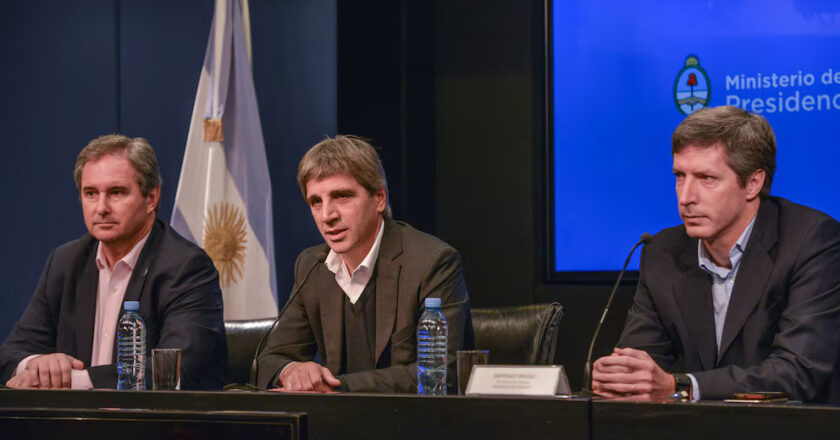 La oposición prepara fuertes críticas para el inicio del debate del Presupuesto e insistirá con la presencia de Caputo