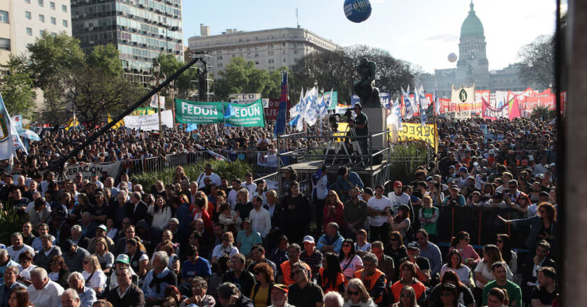 El Gobierno vetó la ley de Financiamiento Universitario tras la multitudinaria marcha por la educación pública