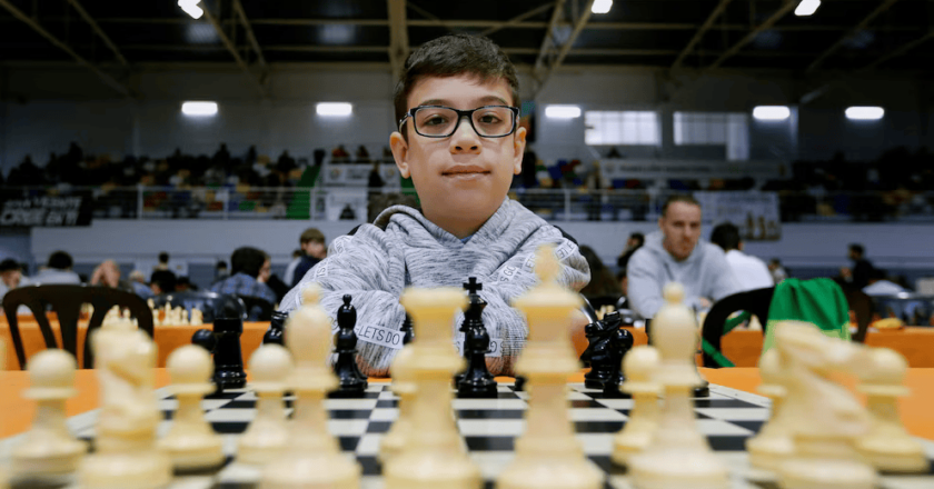 La joven estrella del ajedrez Faustino Oro volverá a vivir en Argentina tras un año en Europa: los contratiempos que motivaron esta decisión