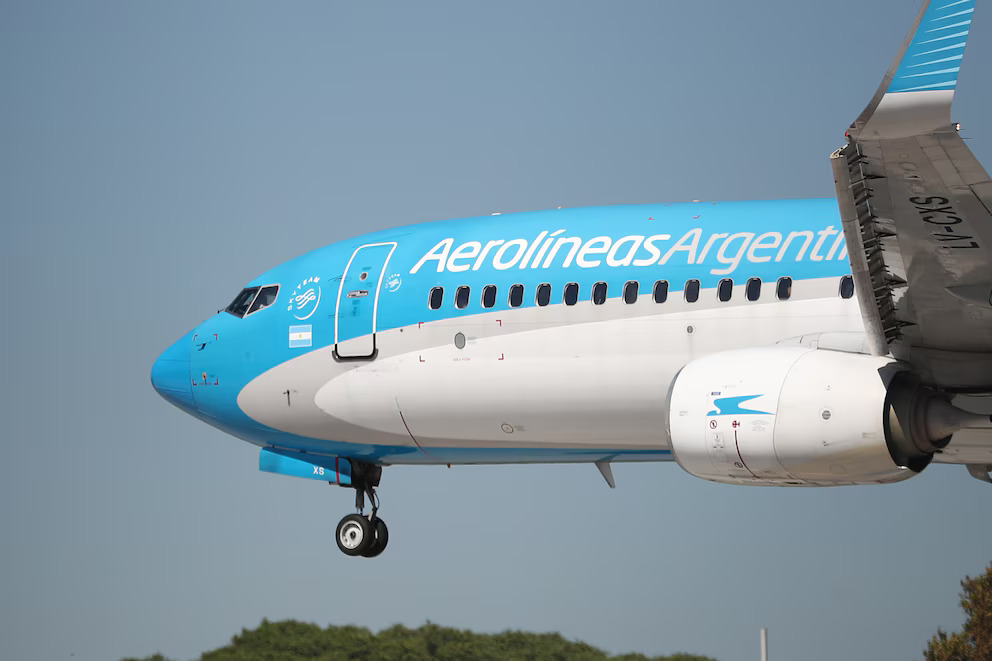 En medio de las negociaciones con los gremios, el Gobierno ratificó que va a “terminar con Aerolíneas Argentinas” si no aceptan su privatización