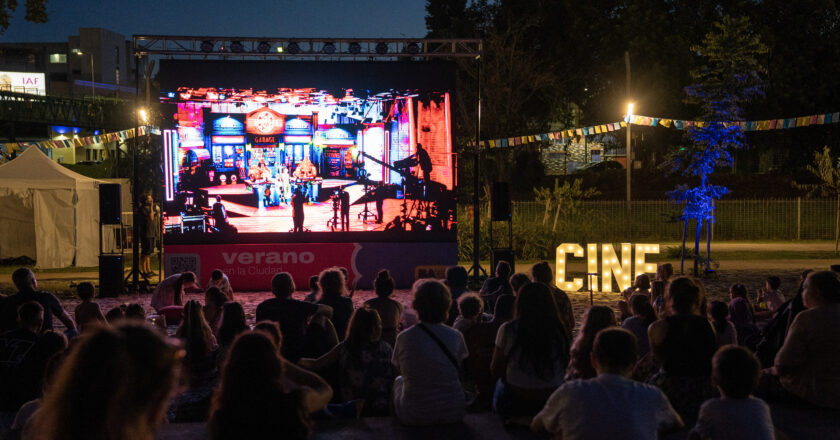 Verano en los barrios se despide este sábado con música, cine y shows de magia en Versalles y Barracas