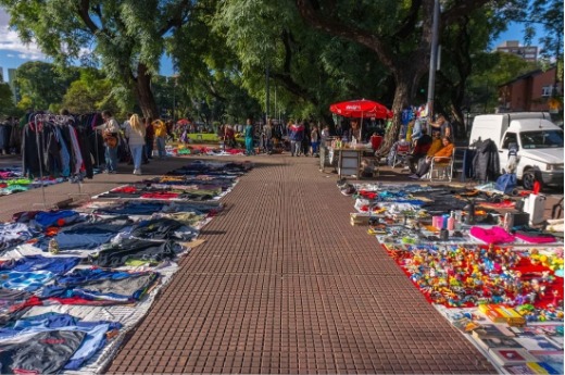 Megaoperativo en Chacarita: la Ciudad desalojó a 5 mil manteros que ocupaban el Parque Los Andes