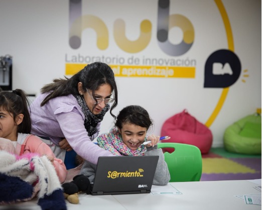 La Ciudad abrió un laboratorio de innovación para que alumnos y docentes experimenten con la tecnología