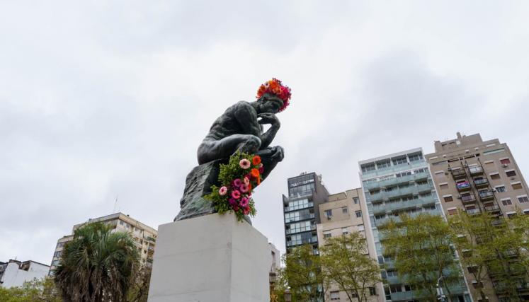 Monumentos de la Ciudad amanecieron florecidos