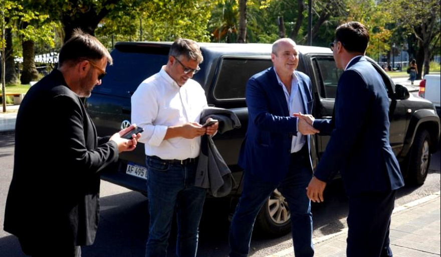 Kicillof recibió a intendentes y desde el radicalismo llevaron su propia agenda de reclamos