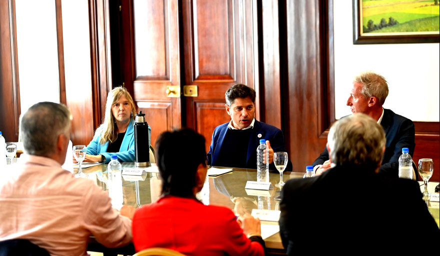 Ayuda a intendentes: Kicillof repartió los primeros $13.000 millones del bono a los municipios