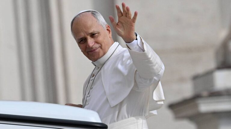 Oncólogo sobre el Papa: “A un paciente normal se le aconsejaría no tomar un avión por entre tres y seis meses”