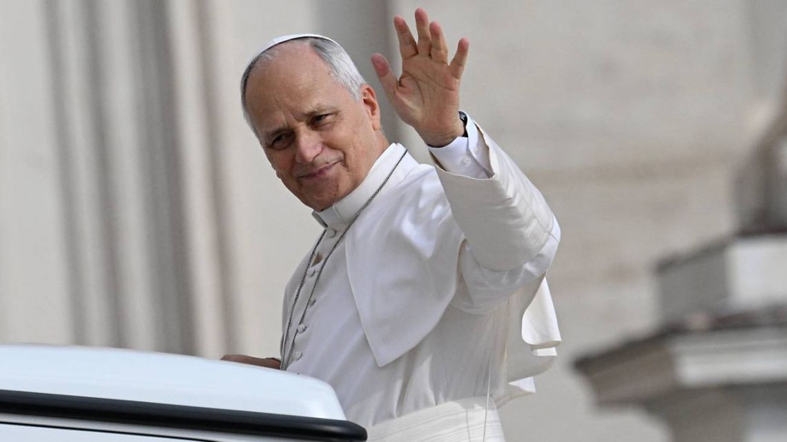 Oncólogo sobre el Papa: "A un paciente normal se le aconsejaría no tomar un avión por entre tres y seis meses"